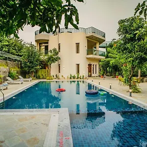 Mahogany Mansion Villa