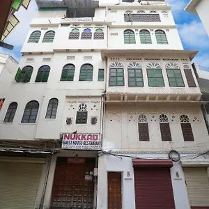 Nukkad Near Palace Pensión